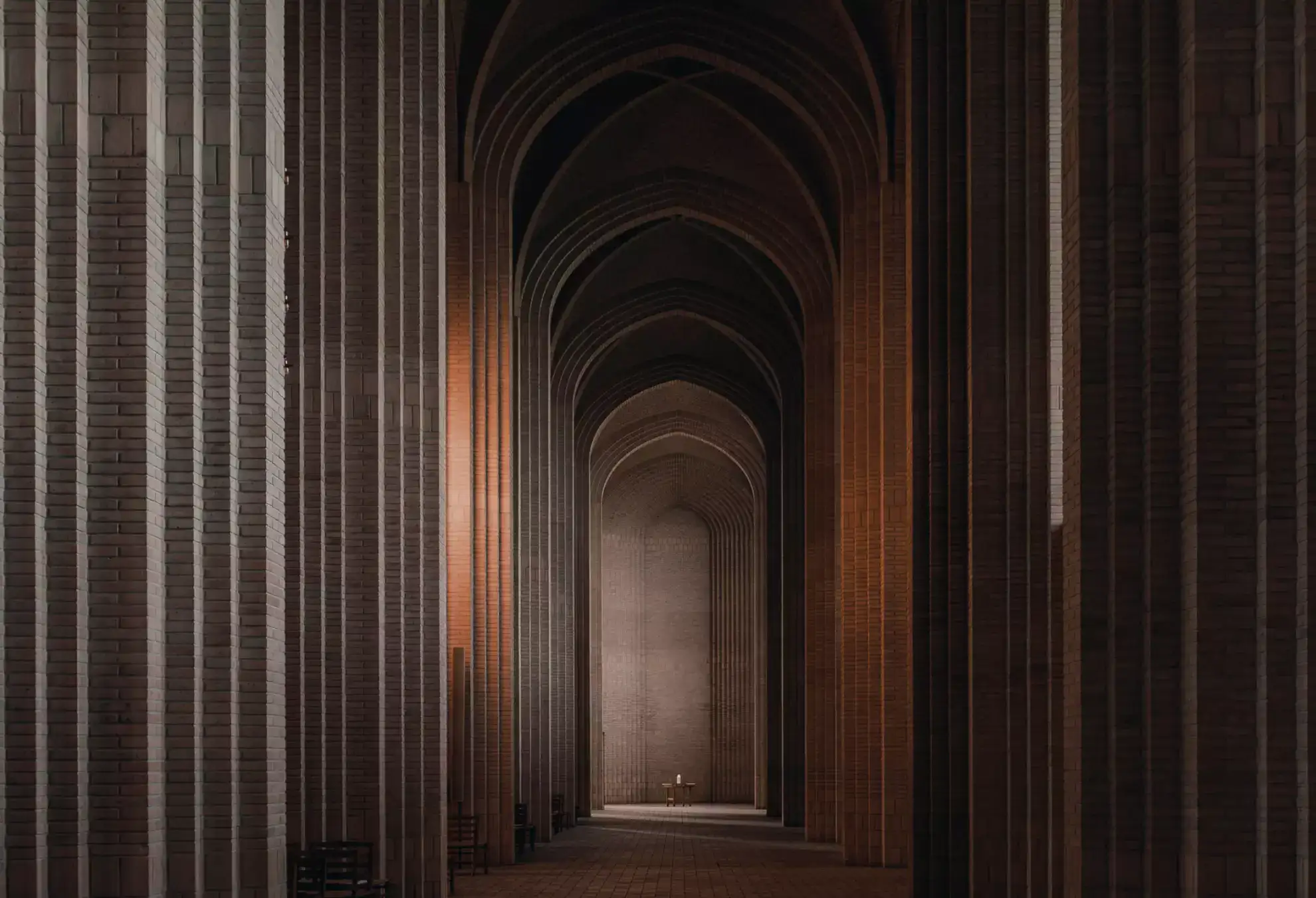 langer Korridor mit hohen Wänden