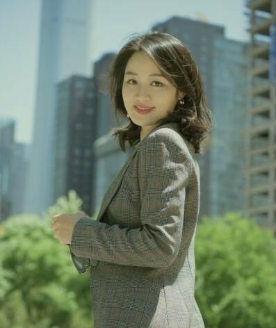 picture featuring a beautiful bride with short hair dressed in gray  shirt on a urban setting