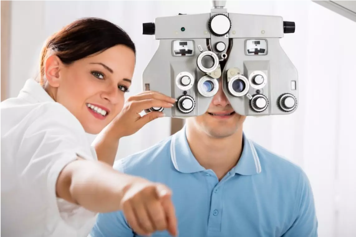 a girl diagnoses a man's eyes