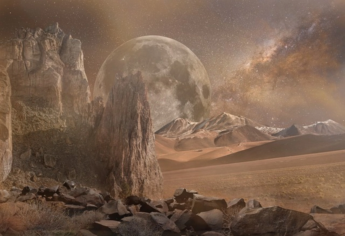Deserto com montanhas com uma grande lua ao fundo