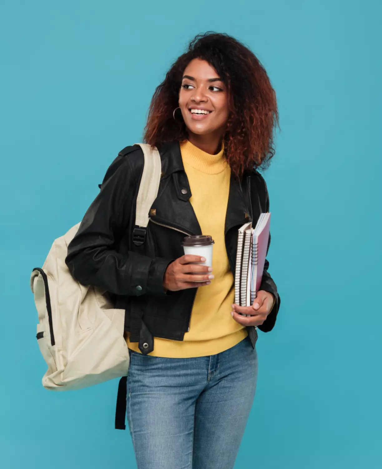 une fille avec un sac et des cahiers à la main