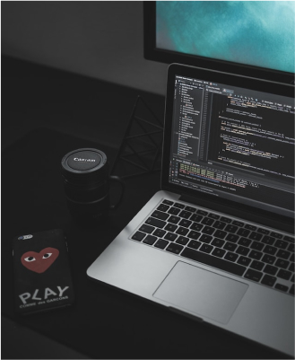 laptop, smartphone and lens on the table