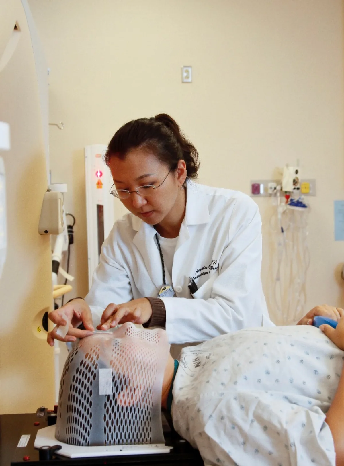 girl master performs a procedure on a patient