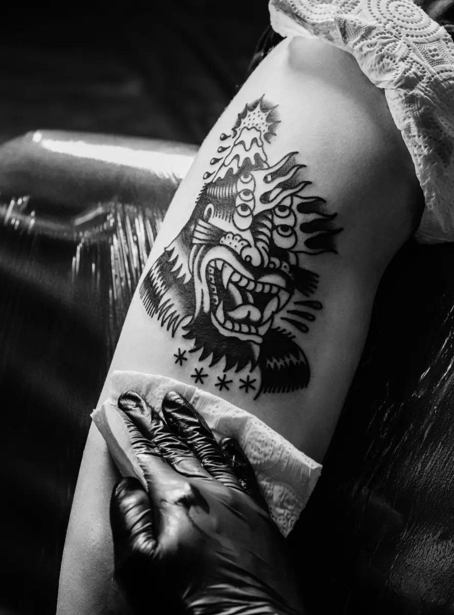 Tatuaż na ramieniu