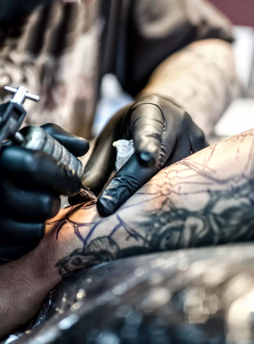 Процесс татуировки