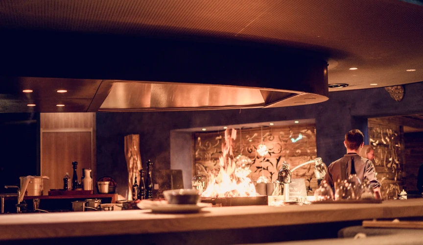 an establishment in dark colors and with a fireplace