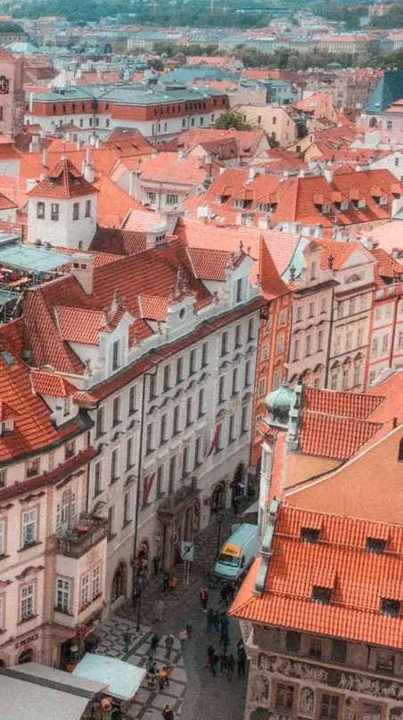 Photo du haut d'une des rues de la vieille ville